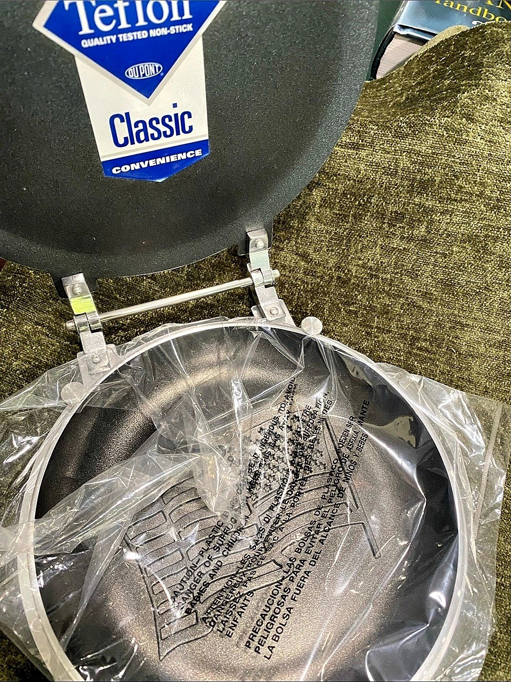 Mirro Classic Nonstick Flip Skillet Black & Silver NWT